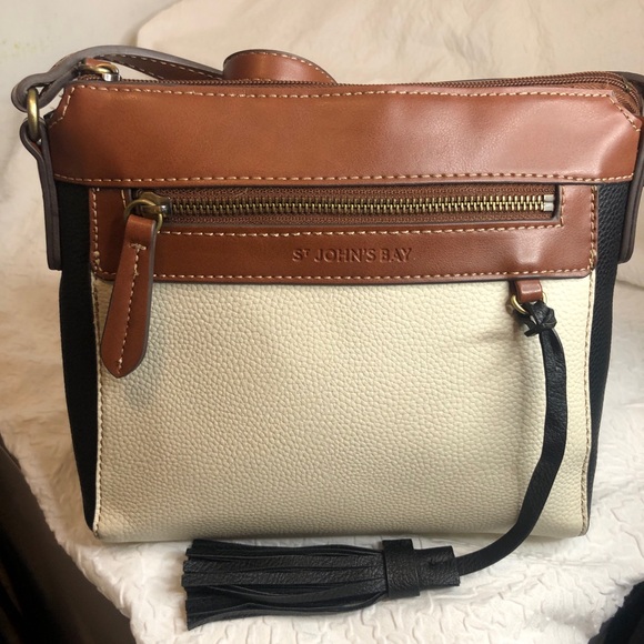 St John’s Bay bundle. Crossbody, tee and long sleeve tee Medium. - Picture 2 of 16